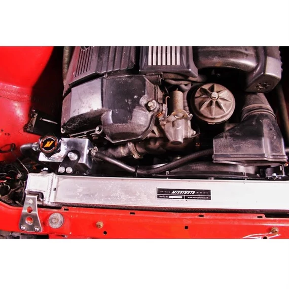 Mishimoto MMRT-E36-92EBK tágulási tartály BMW E36 3-sorozat 92-99-es BMW E36 3-sorozathoz, ráncos fe