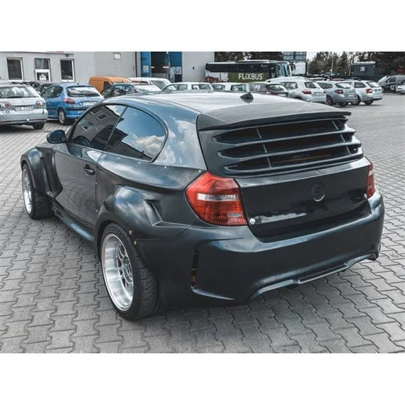 Royal Body Kit BMW E81 bal hátsó sárvédő bal oldali hátsó rész